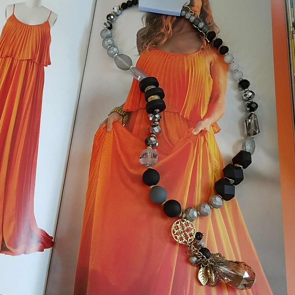 Periwinkle By Barlow Necklace New With Tag 12$